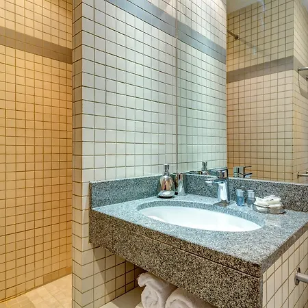 Pelicanstay Near Rue De La Pompe Metro