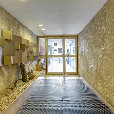 Pelicanstay Near Rue De La Pompe Metro Parigi